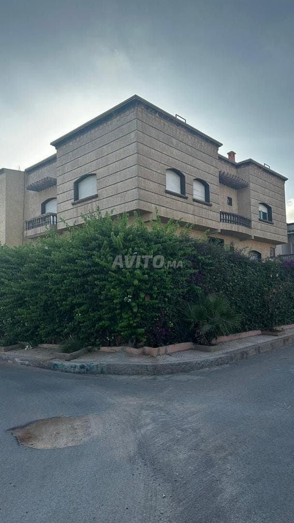 فيلا رائعة للبيع في الحديقة