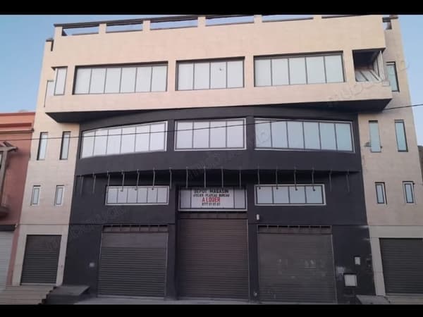 Plateaux commerciaux neuf à louer