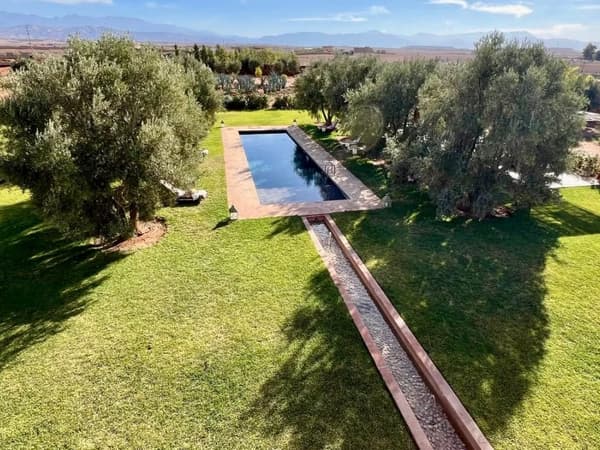 Beautiful villa with VNA for sale on Route Amizmiz. Area of 10,000 m²