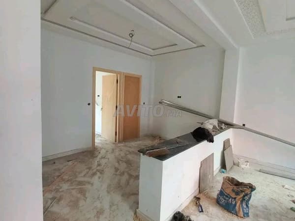 منزل في الطابق الأرضي للبيع مع 3 غرف نوم مشمسة بالقرب من NDJ 2
