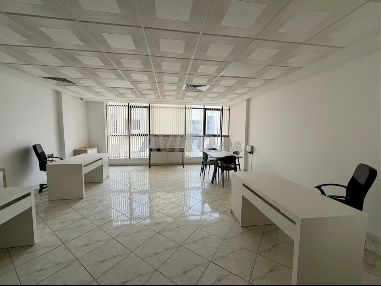 Bureau meublé à vendre