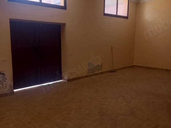 À louer – Grand local commercial de 275 m² à Al Massar, 20 000 DH/mois