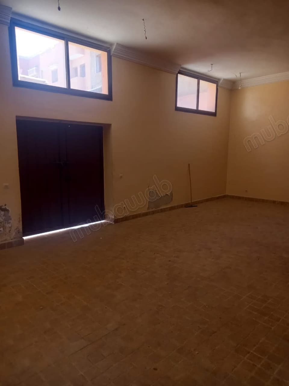 À louer – Grand local commercial de 275 m² à Al Massar, 20 000 DH/mois