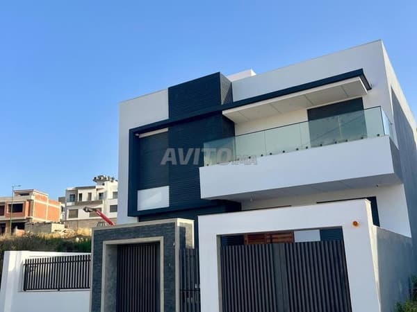 فيلا بإطلالة على البحر للبيع – نويينويش، طنجة