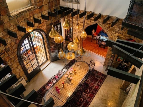 Villa magnifiquement conçue près des Grottes d'Hercule