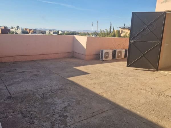 Villa vide à louer avec un jardin