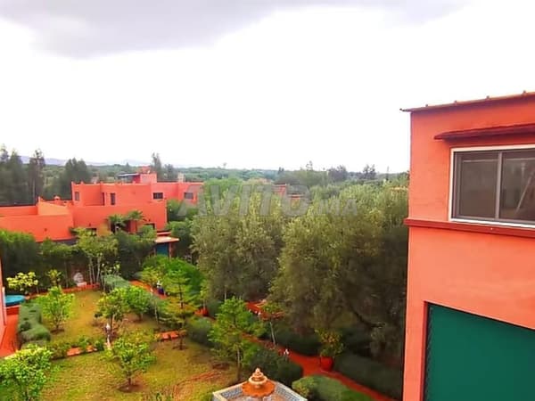 Villa 2000 m2 à Route d' ourika