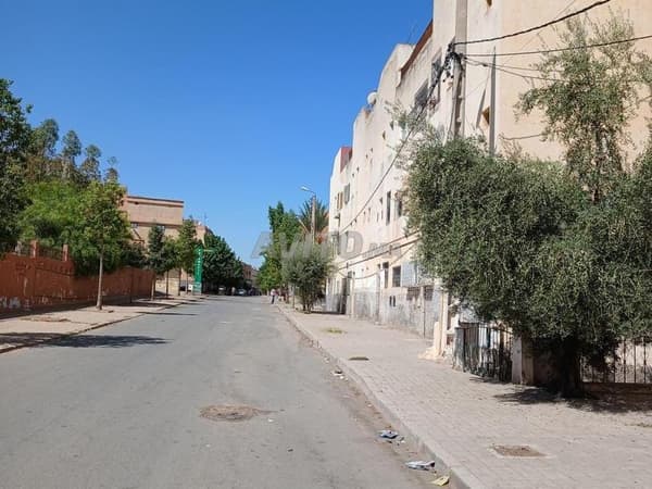 Maison à vendre rez-de-chaussée, premier étage et deuxième étage et toit