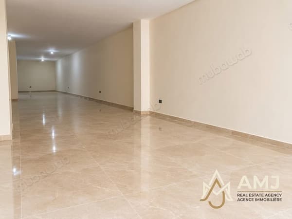 للإيجار محل تجاري بمساحة 268 م² بحي بورغوني