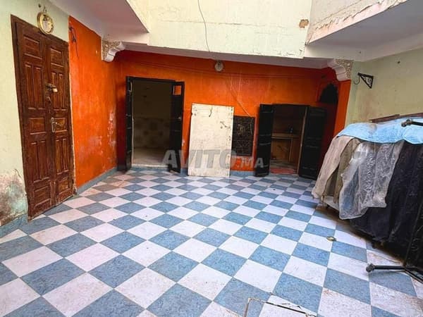 Riad da ristrutturare nella Medina con 2 negozi