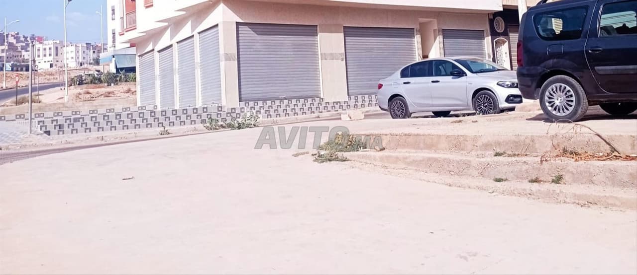 Commercial shops.. Investment opportunity in a promising location
