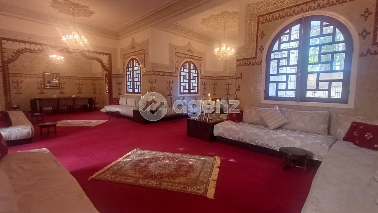 Riad te koop 2.600 m², 6 slaapkamers Souissi Rabat