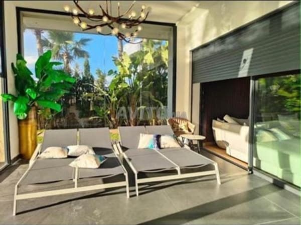 Villa de luxe à vendre à Dar Bouazza