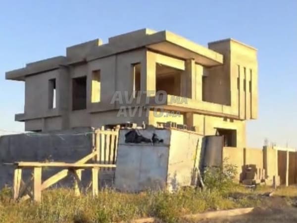 Villa avec Piscine ascenseur Semie Finie