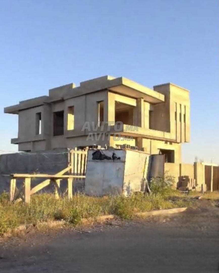Villa avec Piscine ascenseur Semie Finie
