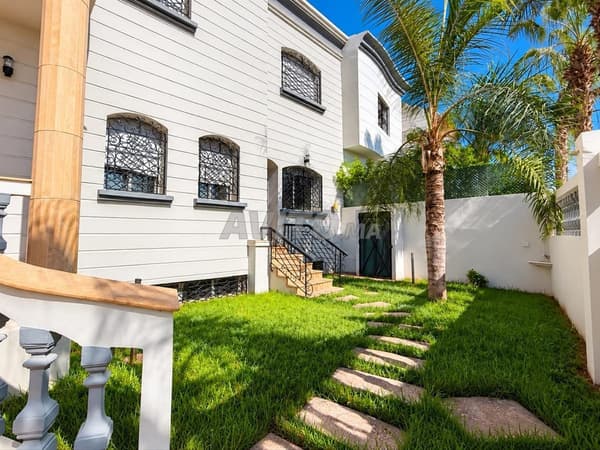 TE HUUR – PRACHTIGE LUXEVILLA | 600 m²