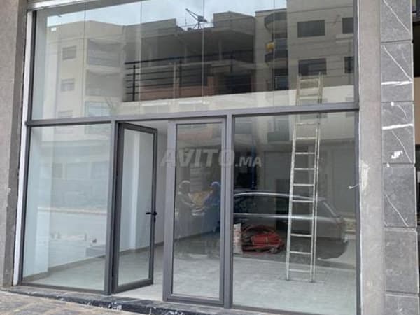 Local commercial à vendre sur la rue à Bouskoura