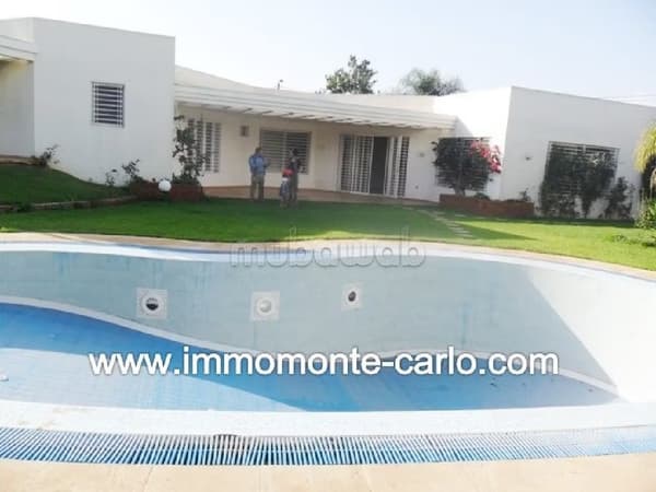 Villa rénovée avec piscine en location à Rabat