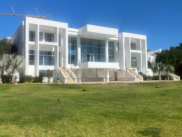 Villa neuve 4730m2 à souissi