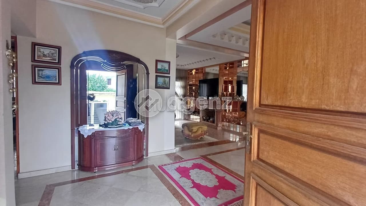 Villa à louer 375 m², 4 chambres Hay Riad Rabat