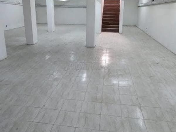 Local commercial superficie 140x3 trois niveaux