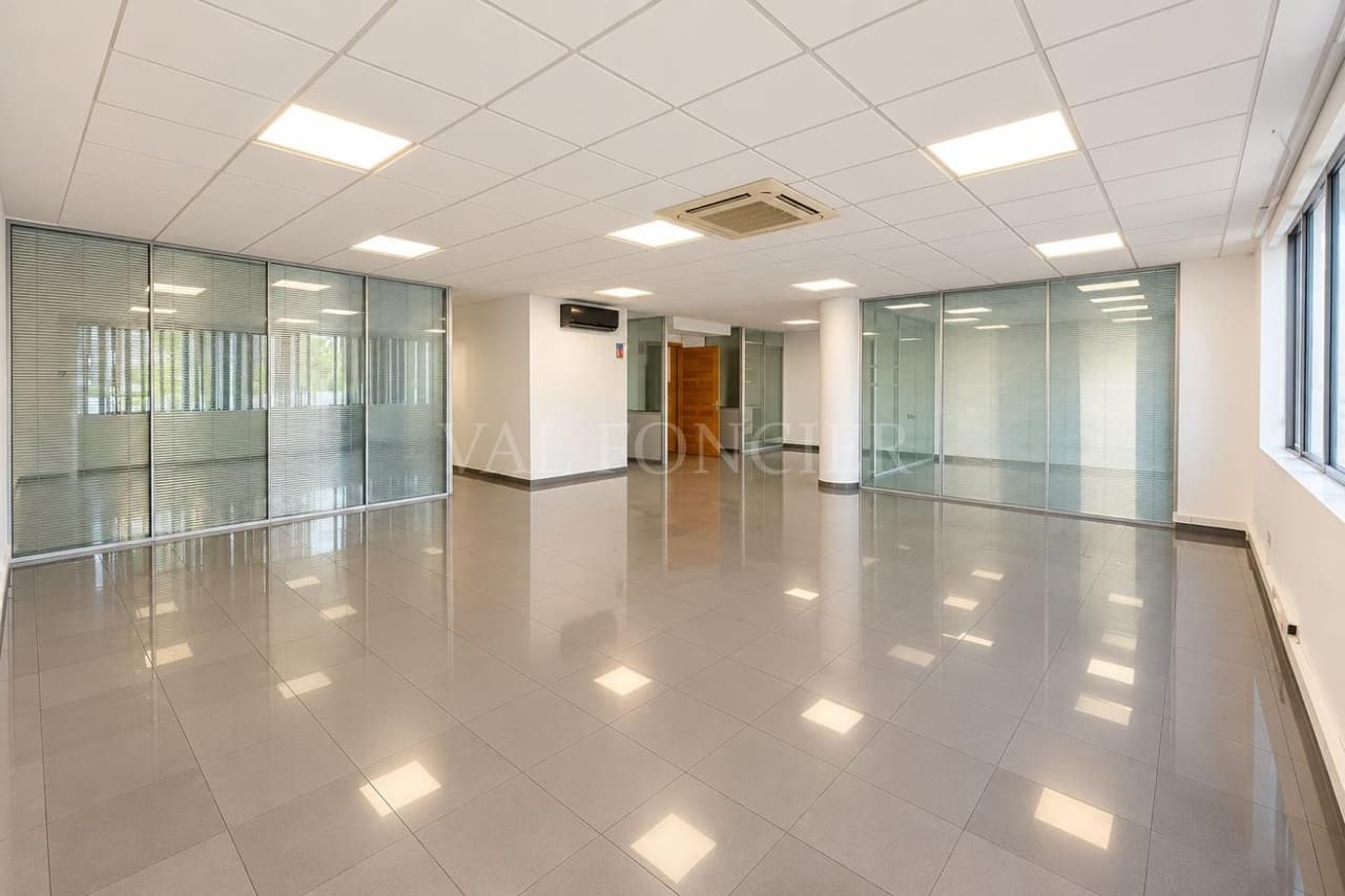 Kantoor te huur, ingericht, 144m2 met 2 garageplaatsen, Casablanca