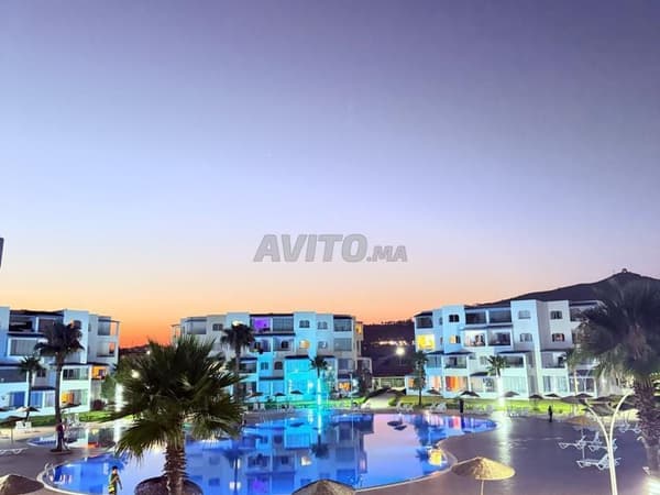 Bel appartement - Vue partielle sur piscine