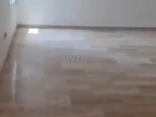الشقة للإيجار طريق إميل زولا