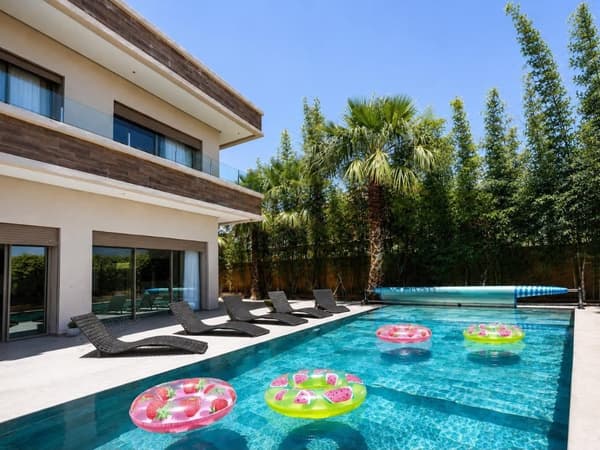 Villa 5 suites piscine chauffée sous location