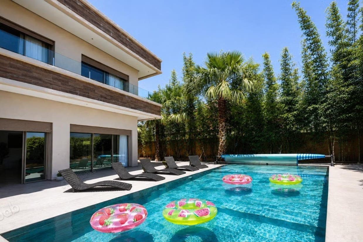 Villa 5 suites piscine chauffée sous location