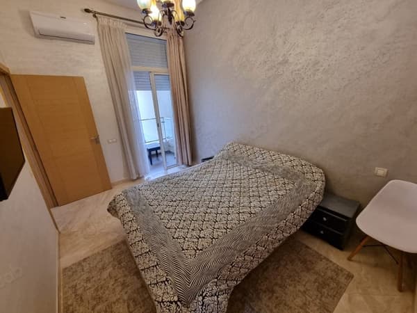 Superbe appartement à louer à Riyad Salam. Superficie totale de 115 m². Salon marocain…