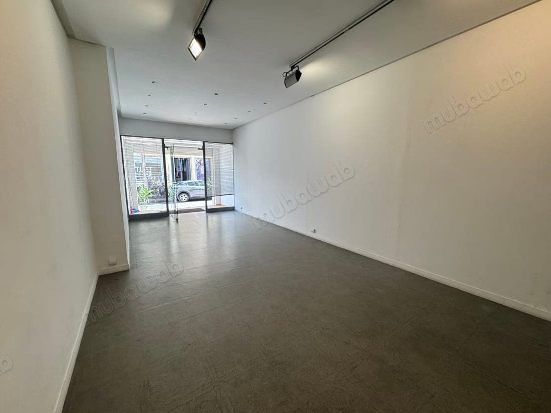 Local premium à louer à Racine. Surface totale 176 m²