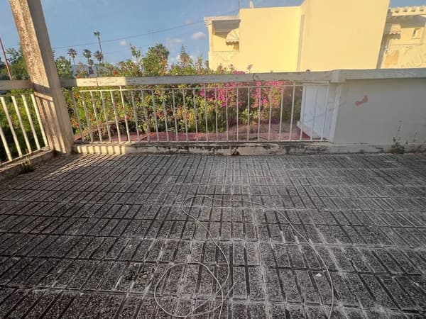 Villa à démolir à vendre – 1 000 m²