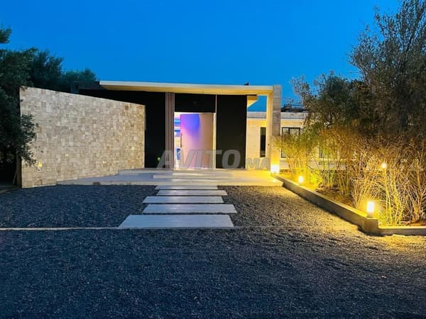 Villa moderne de 300m2 route de Fes sans vis a vis