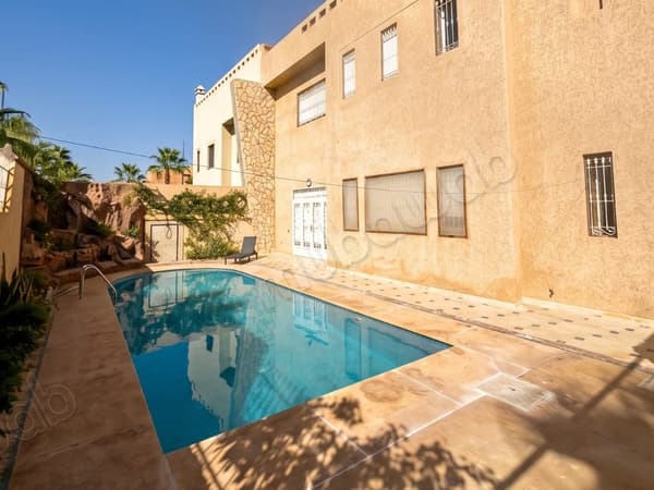Bella villa con piscina LLD Rte de Casa