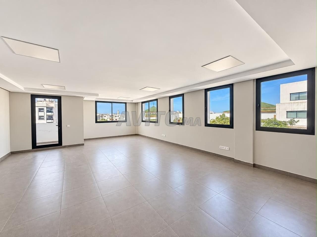 PLATEAU DE BUREAU 63M BOULEVARD GHANDI RIVIERA