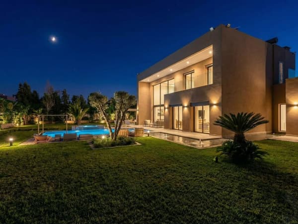 Villa 2050 m² zu verkaufen an der Route De L'Ourika (Tassoultante) in Marrakech