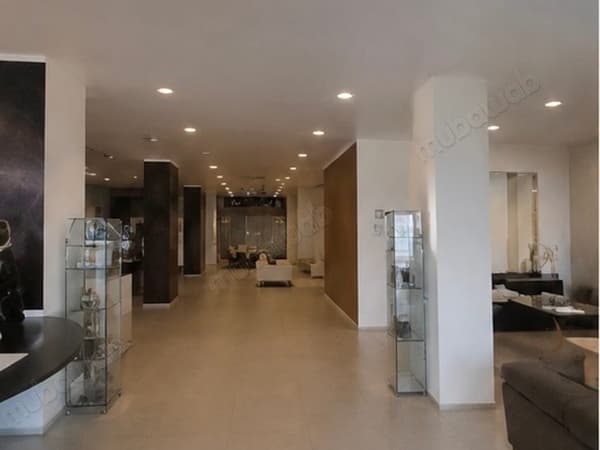 Vend local commercial centre ville. Surface de 950 m²