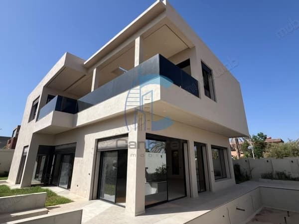 New villa 5 bedrooms 1 staff room in residence for sale on Route de l'Ourika