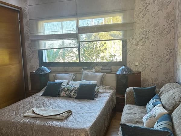 Vente d'un bel appartement à Riyad. Surface totale 200 m². Cheminée et service de…