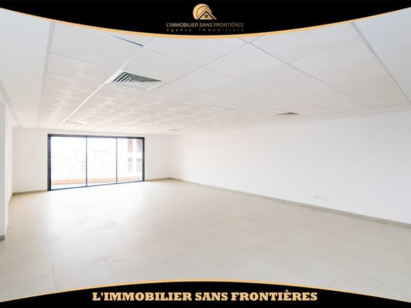 Plateau bureau de 73 m² à vendre à Guéliz – Espace ouvert, terrasse, ascenseur et parking…