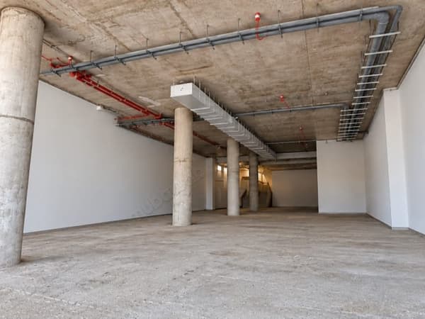 Local commercial à louer 438 m² Bd Zerktouni