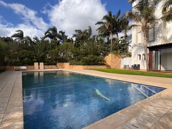 Villa de luxe avec piscine et vue mer à louer