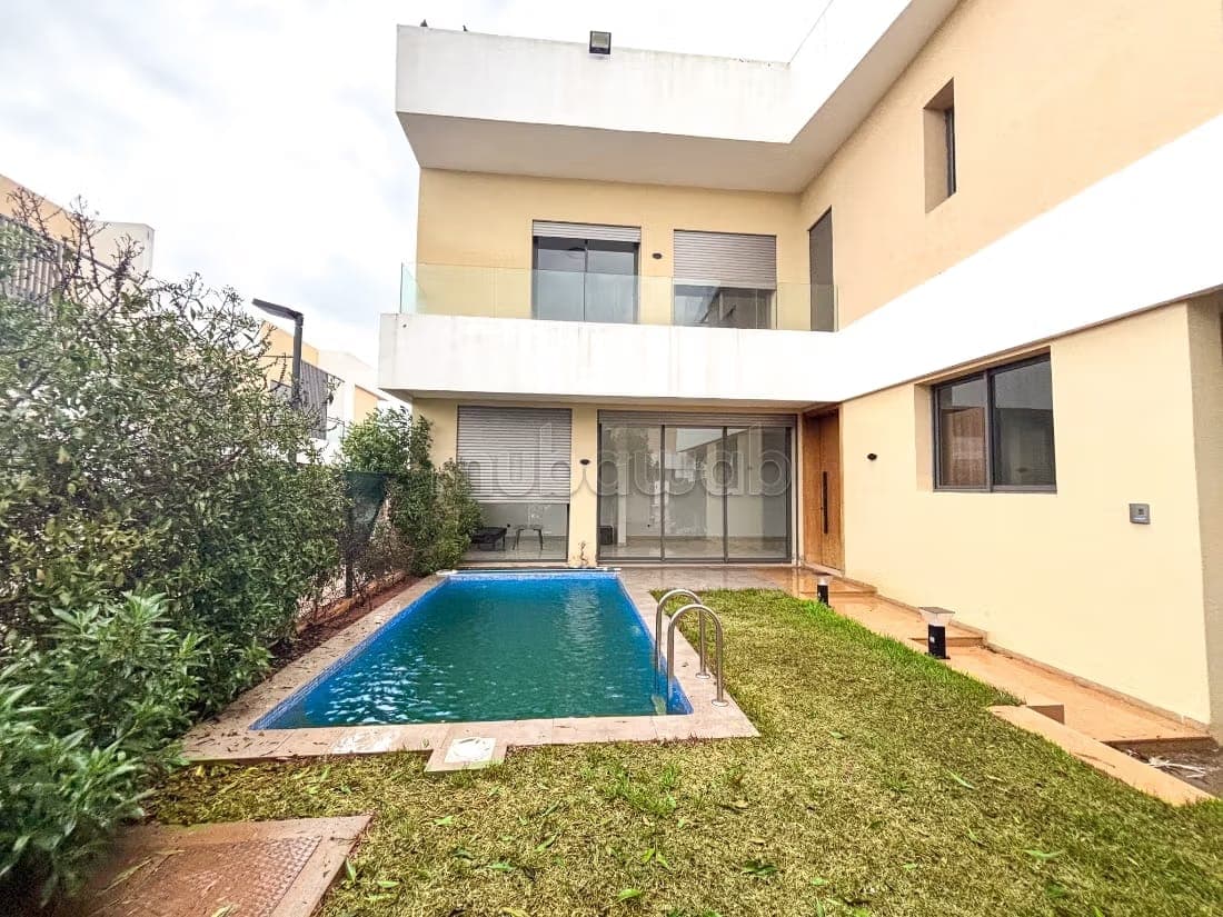 Villa 4 chambres piscine en résidence fermé