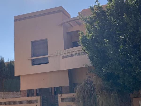 Villa semi-finie à vendre 417m 3 façades construite 220m en plus