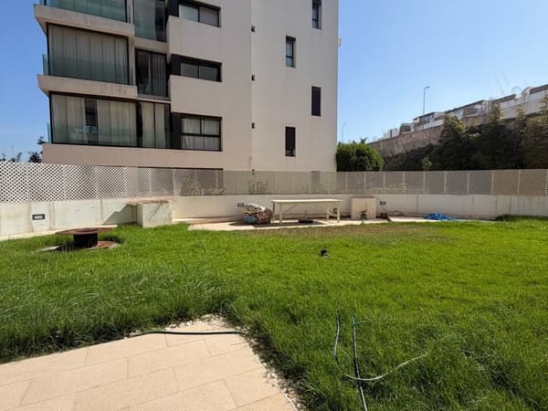 Appartement au rez-de-chaussée à louer à Ain Diab. 3 chambres