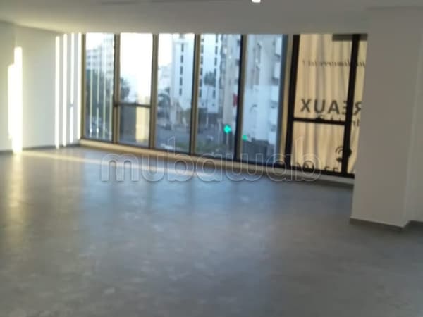Bureaux à louer à Bourgogne Ouest. Superficie 100 m². Ascenseur
