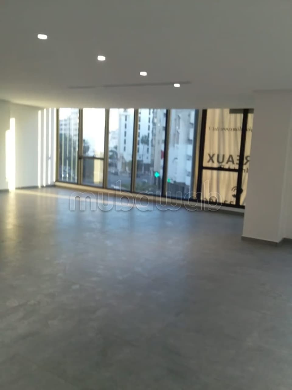 Bureaux à louer à Bourgogne Ouest. Superficie 100 m². Ascenseur