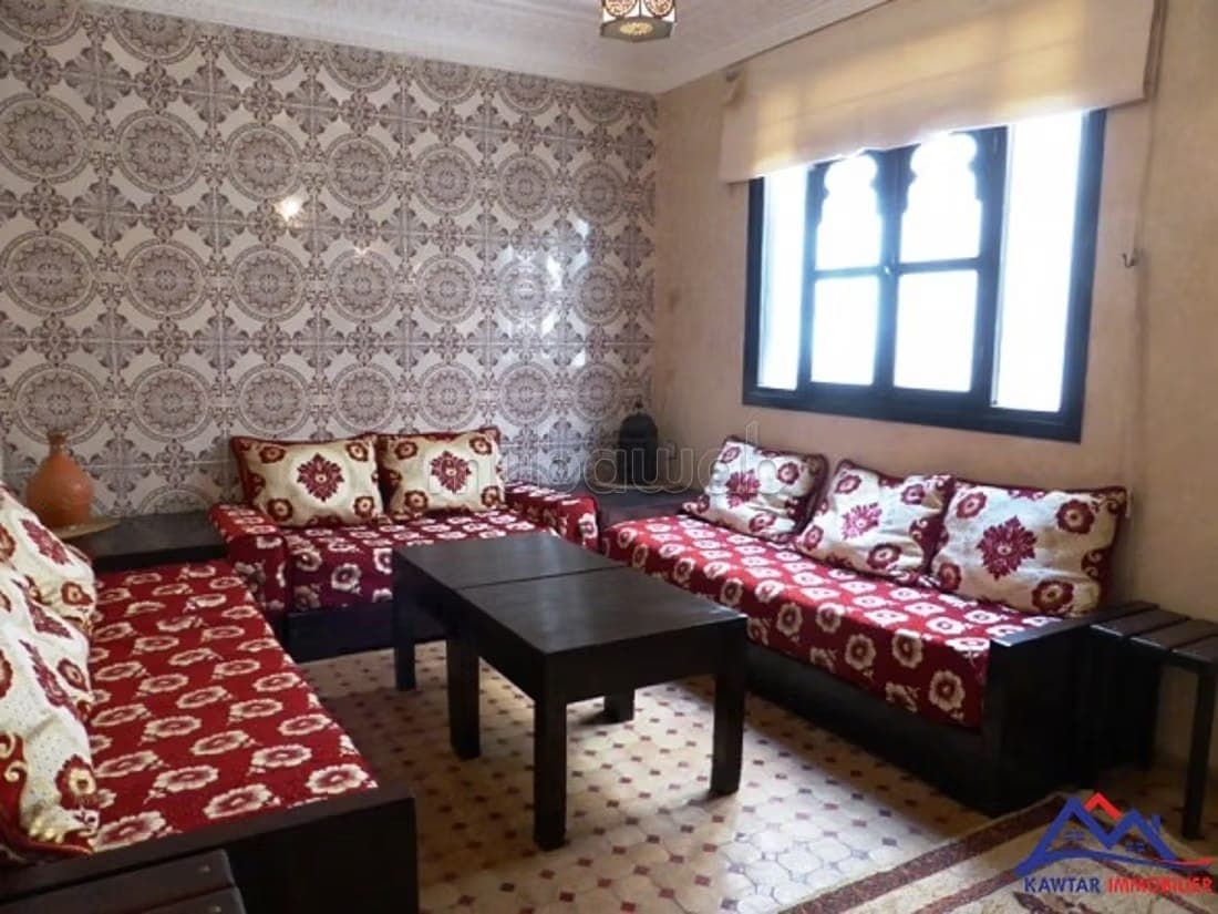 للبيع - شقة جميلة مفروشة على بعد 5 دقائق من الشاطئ
