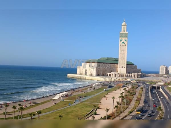 شقة مطلة على البحر في شارع الكورنيش